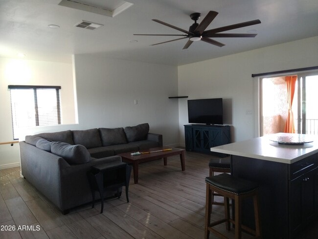 Building Photo - 4121 E Pueblo Ave