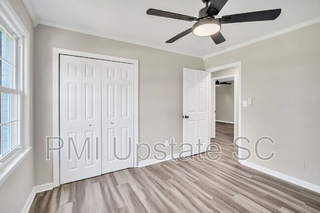 Building Photo - 120 Abbotsford Dr