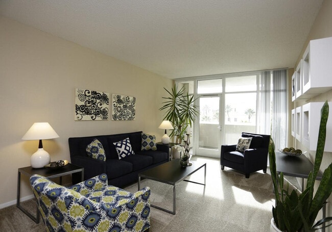 Building Photo - 8775 Costa Verde Blvd