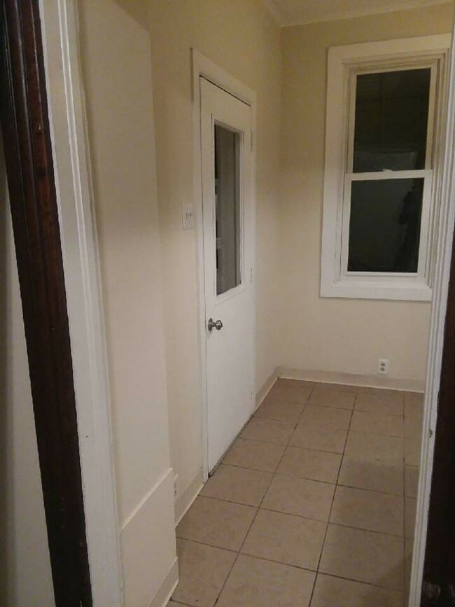 Building Photo - 3 Bedroom, 2 Story House