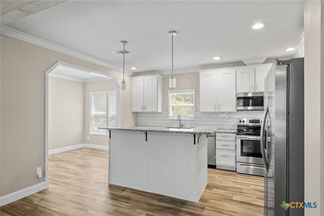 Building Photo - 711 La Cresta Dr