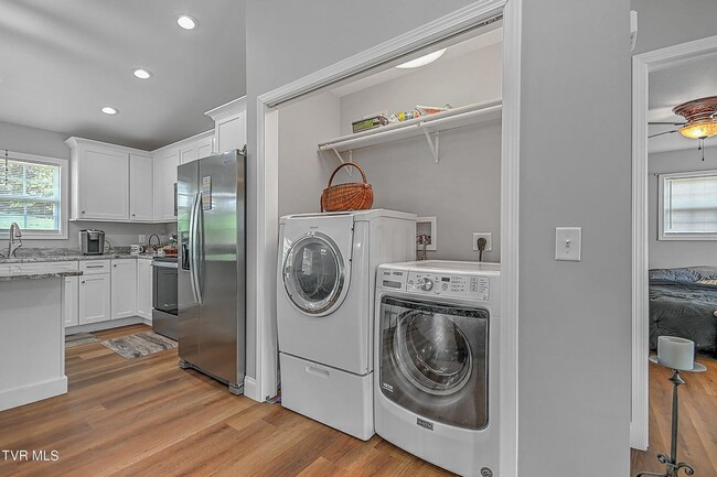 Building Photo - Almost New 3BR Home – Modern Living Close ...