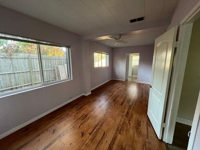 Building Photo - 2540 Elyria Ave