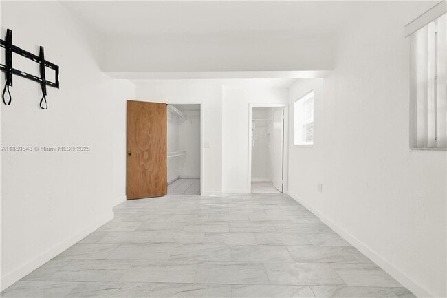 Building Photo - 7435 SW 34th St