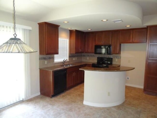 Building Photo - Cottages at Lake Creek / Freestanding One ...