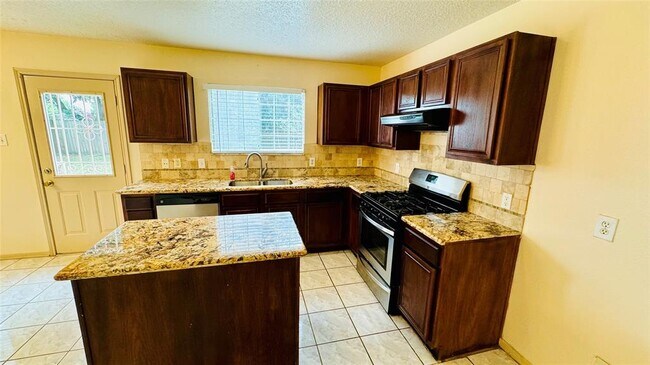 Building Photo - 15128 Elstree Dr