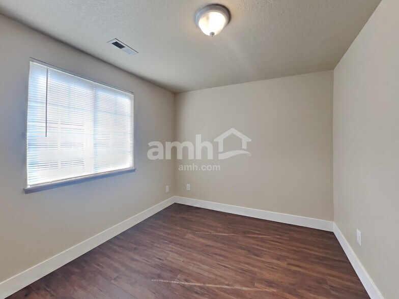 Building Photo - 16978 SW Steele Way