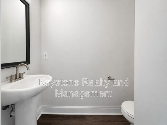 Building Photo - 1306 Woodland Vly Ln
