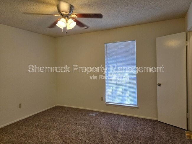 Building Photo - 313 Travis Ln