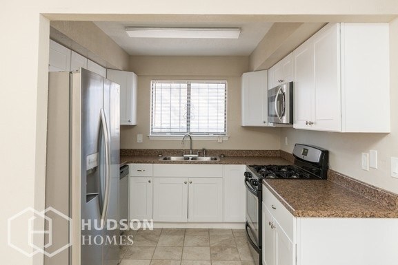 Building Photo - 7816 Pioneer Trail NE