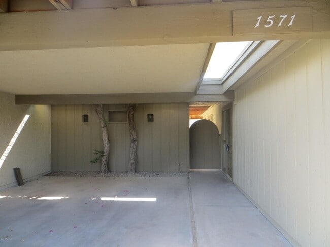 Building Photo - 1571 E Prince Rd