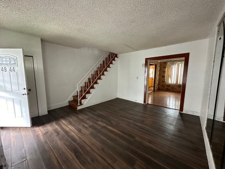 Building Photo - 4944 Boudinot St
