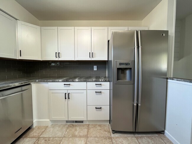 Building Photo - 5303 Meadowgreen Dr