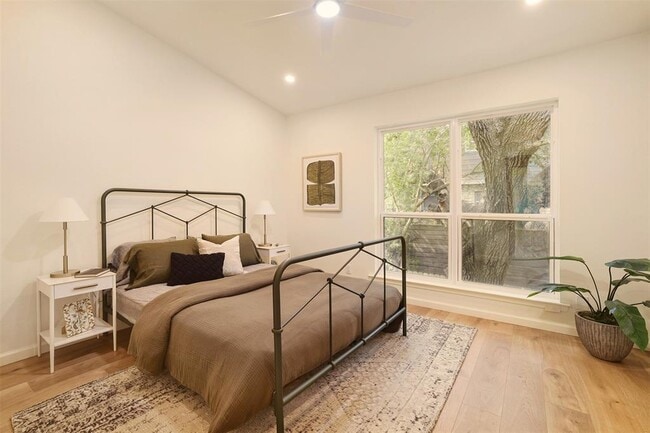 Building Photo - 3802 Southway Dr