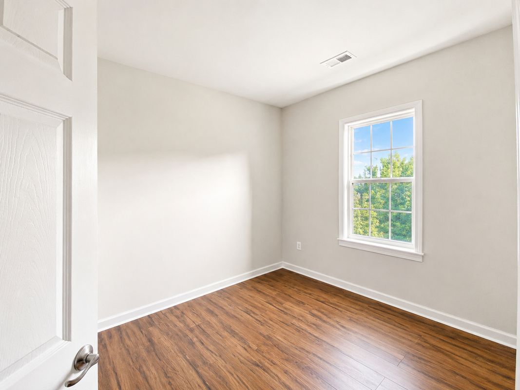 Building Photo - 9706 Braidwood Ter