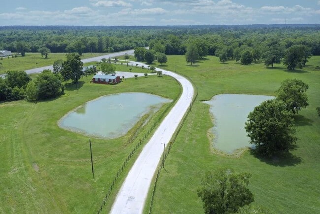 Building Photo - 129 Shoreline Dr