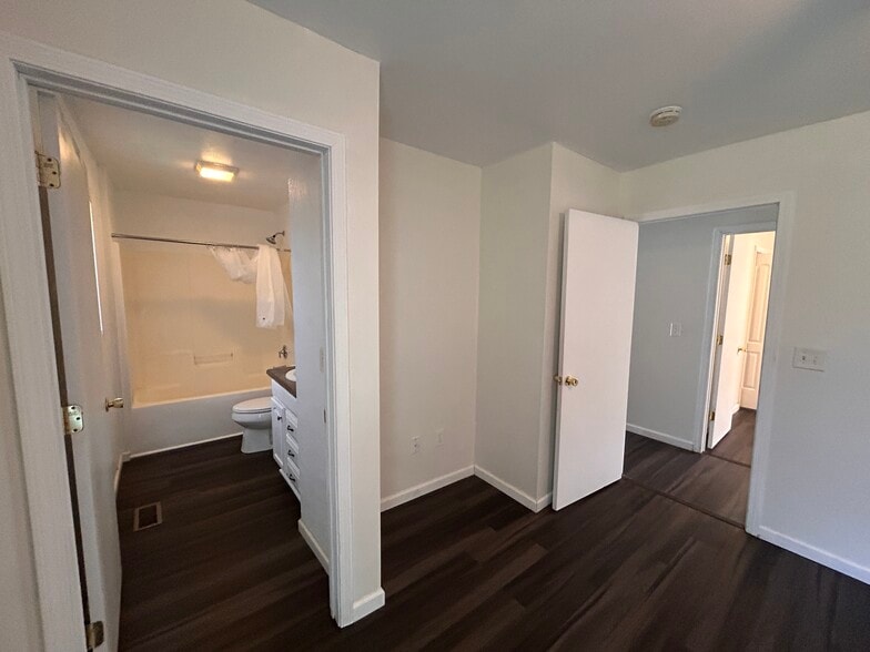 Building Photo - 164 Highland Ave