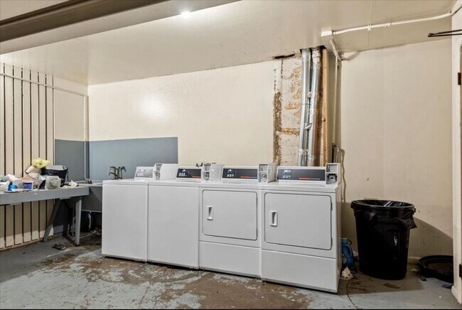 Building Photo - 103 S Elder Ln
