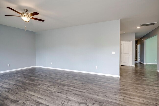 Building Photo - Beautiful 5 Bedroom Home For Rent