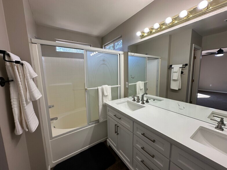 Building Photo - 862 Square Dance Ln