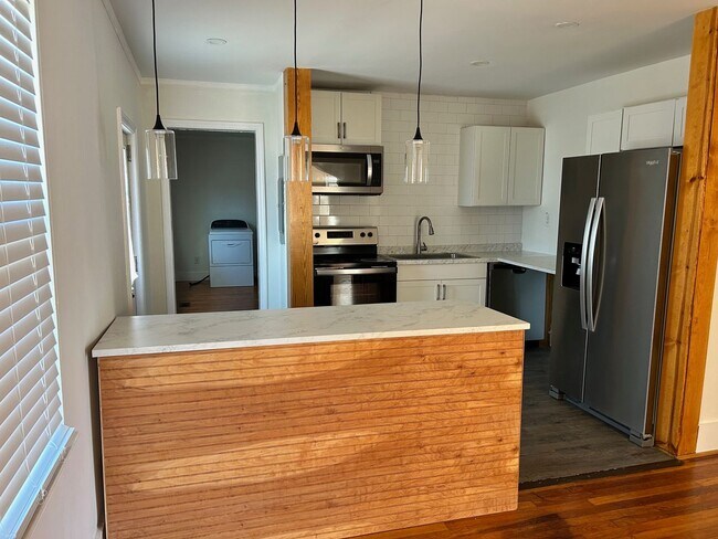 Building Photo - 320 E 20th St