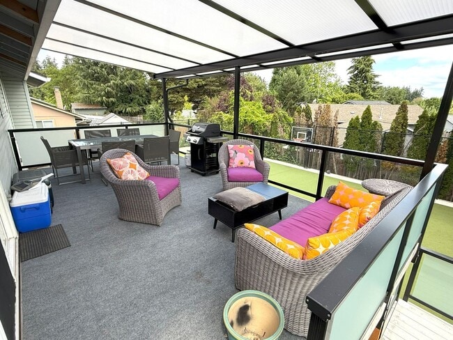 Building Photo - Stunning 4 BR / 3 BA West Beaverton Home with Private Oasis & Sport Court!