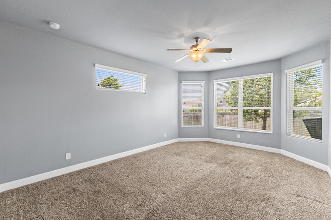 Building Photo - 10106 Macarthur Way