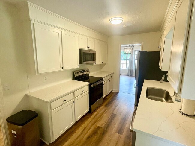 Building Photo - Beautiful 3 bed, 2.5 bath home for rent in the heart of Madison!