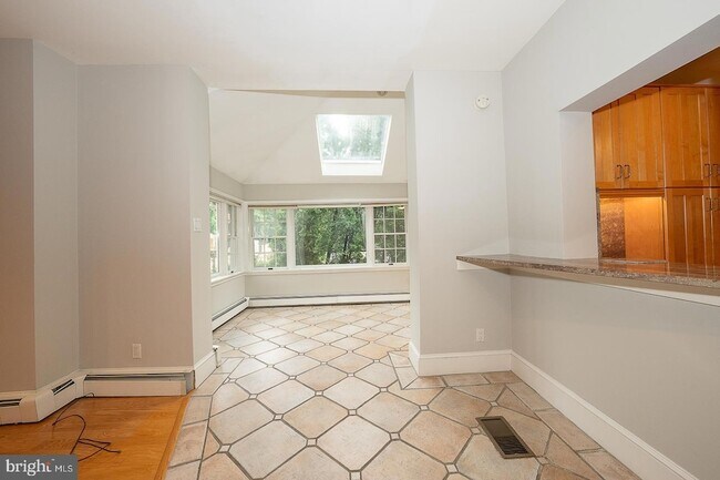 Building Photo - 212 Elm Terrace