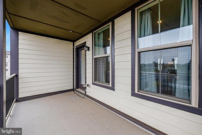 Building Photo - 20941 Bluebird Sq