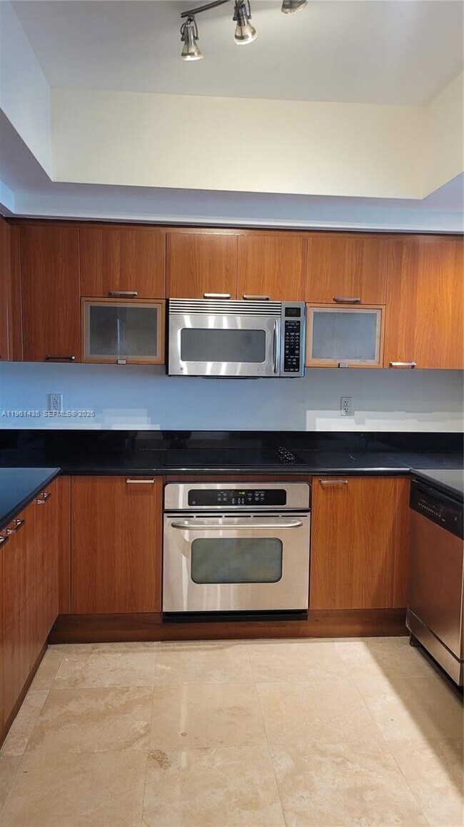 Building Photo - 14951 Royal Oaks Ln