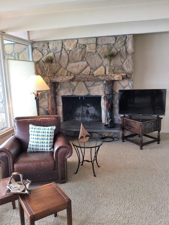 Building Photo - Summer Seasonal Rental- Anchorage East 11