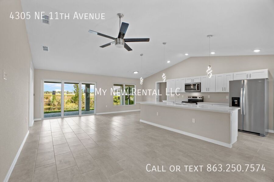 Building Photo - 4305 NE 11th Ave