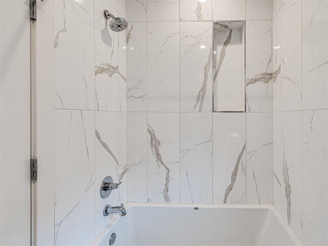 Building Photo - 825 NW 6th St