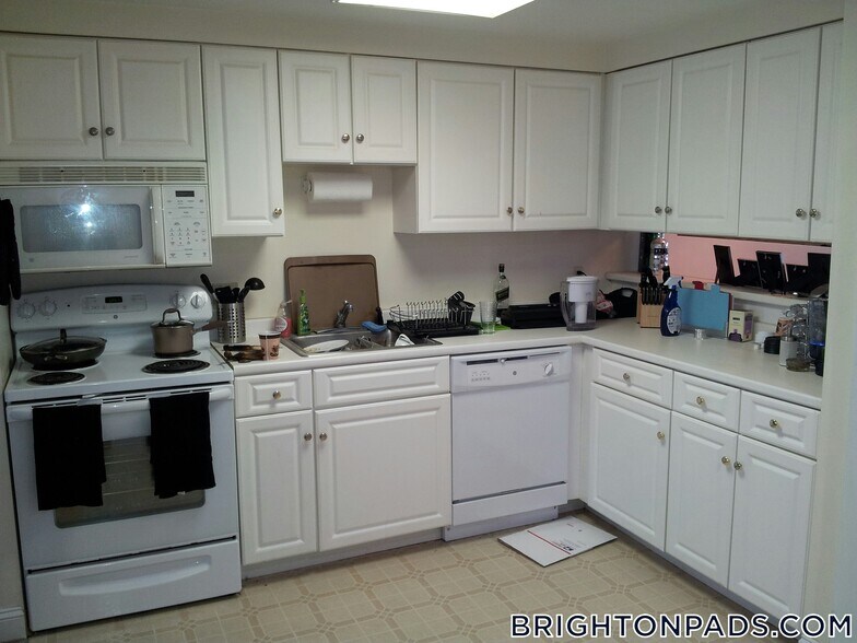 Building Photo - 8 Glencoe St