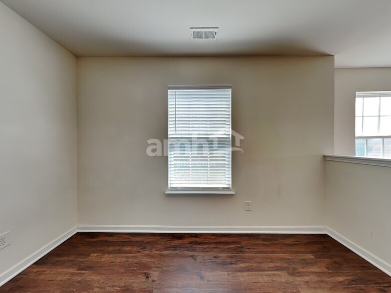 Building Photo - 1416 Paulonia Way