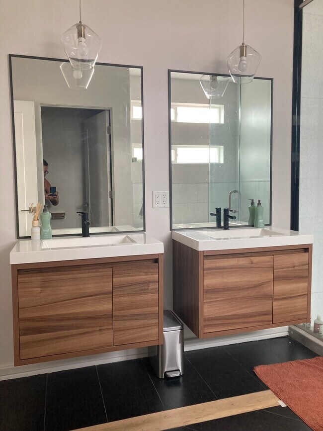 Master Bathroom - 438 N Stone Mountain Dr