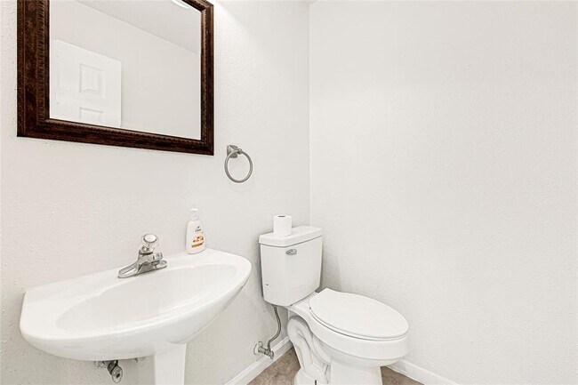 Building Photo - 1273 El Camino Village Dr