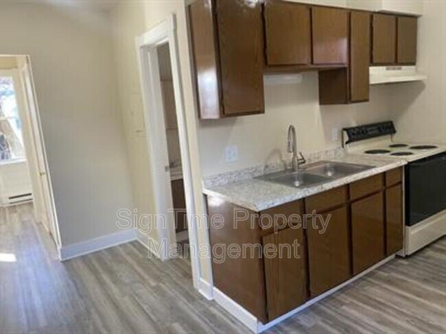 Building Photo - 40 E Washington St