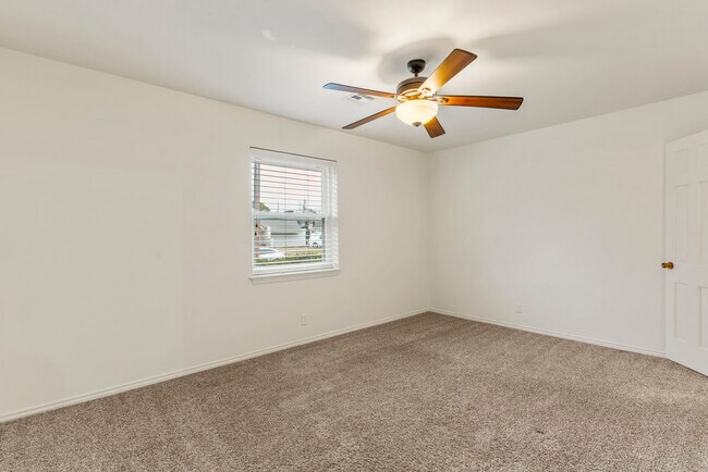 Building Photo - 6010 S 73rd East Ave