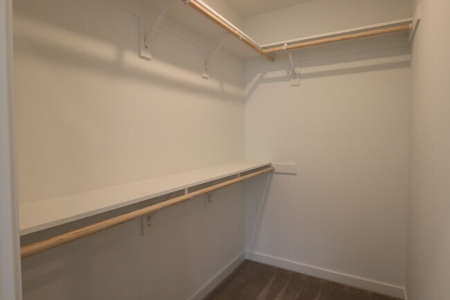 Building Photo - 1713 River Vis