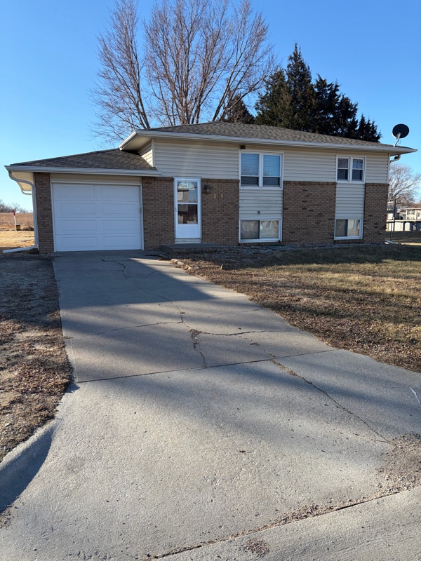 Building Photo - 506 Meadow Ln