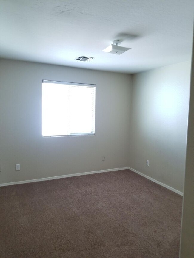 Building Photo - Spacious 3BD Home Near Downtown Phoenix & Major Freeways