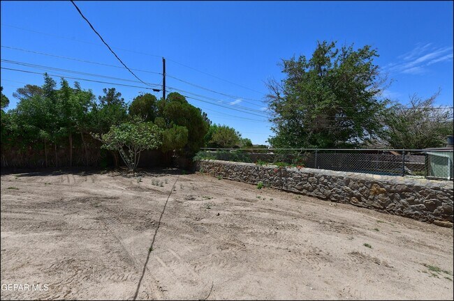 Building Photo - 408 Crane Ave