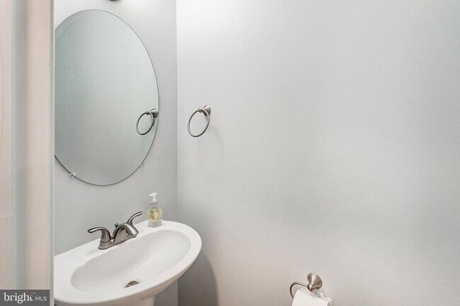 Building Photo - 8315 Sanderling Way