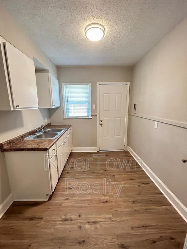 Building Photo - 2144 Henry Cir