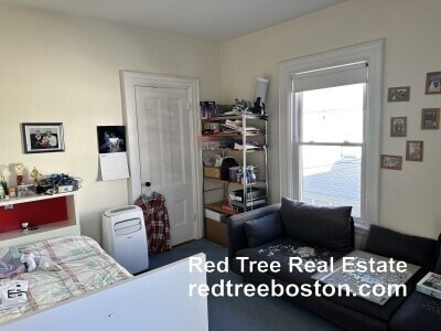 Building Photo - 84 Walker St