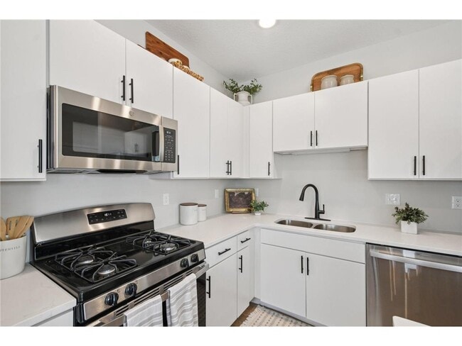 Building Photo - 4760 Ironwood Cir