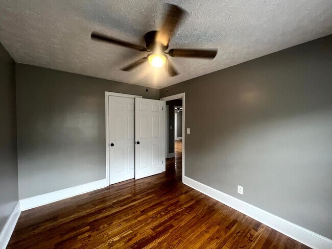 Building Photo - 124 Eastwood Ave