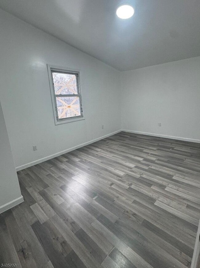 Building Photo - 125 W Broadway